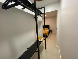 Palanda nebo palandy na pokoji v ubytování MGM Apartments Paramaribo