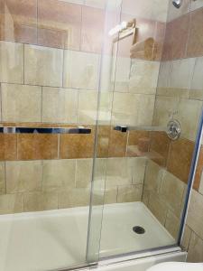 Ένα μπάνιο στο Niagara Holiday Apartment +11 φωτογραφίες