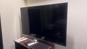 TV a/nebo společenská místnost v ubytování Hotel The Lotus Bali (Adult Only)