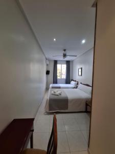 Łóżko lub łóżka w pokoju w obiekcie Hostal Villamañez