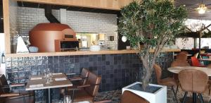 Restaurace v ubytování Brit Hotel Vendée Mer