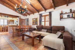 a living room with a couch and a table at Casa Rural La Herradura in Antequera