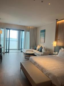 Ένα ή περισσότερα κρεβάτια σε δωμάτιο στο Luxury apt in A la cart residence - walk to Marina beach