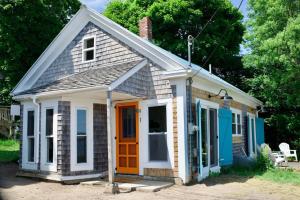 a small house with an orange door at Eagles Bluff Cottage in Eastport