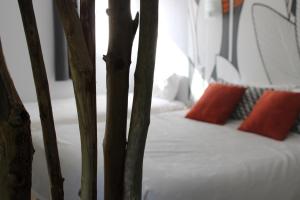 Letto o letti in una camera di Logis Hôtel L'Ayguelade