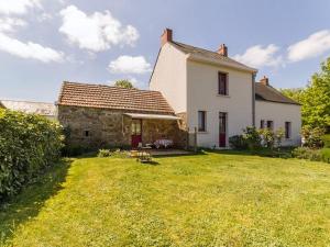 a white house with a grass yard in front of it at Gîte 2 chambres avec jardin privé, équipements bébé, internet, à 20 km de St Nazaire - FR-1-306-991 in Crossac