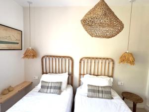 Postel nebo postele na pokoji v ubytování Appartement NoBe Es Pujols proche plage, vue mer