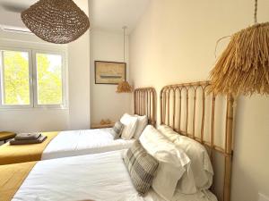 Postel nebo postele na pokoji v ubytování Appartement NoBe Es Pujols proche plage, vue mer