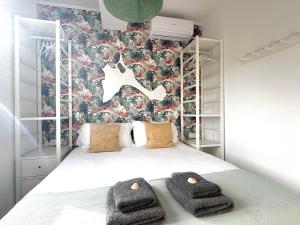 Postel nebo postele na pokoji v ubytování Appartement NoBe Es Pujols proche plage, vue mer