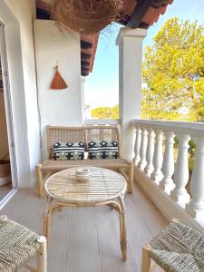 Balkón nebo terasa v ubytování Appartement NoBe Es Pujols proche plage, vue mer