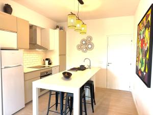 Kuchyň nebo kuchyňský kout v ubytování Appartement NoBe Es Pujols proche plage, vue mer