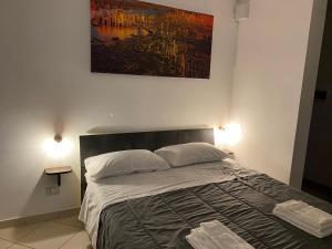 A bed or beds in a room at Room Mazzini