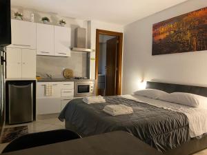 A kitchen or kitchenette at Room Mazzini Még 10 kép