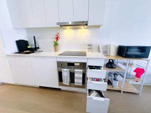 Dapur atau dapur kecil di Peace & Elegance in downtown MTL