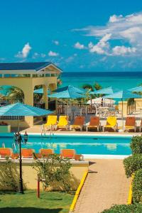 Bazén v ubytování Rooms On The Beach Negril nebo v jeho okolí