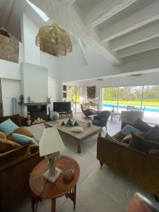 a living room with couches and a table with a lamp at Maison de Famille entre Biarritz et Hossegor in Saint-Martin-de-Seignanx +49 photos
