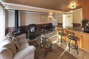 Kuchyň nebo kuchyňský kout v ubytování Beachwood Condos & Resort