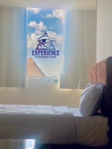 Kama o mga kama sa kuwarto sa Experience Pyramids VIEW