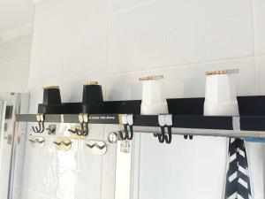 Fotografie z fotogalerie ubytování Großes modernes Zimmer "Silber" für 2 Personen und Katzenliebhaber ve Valencii