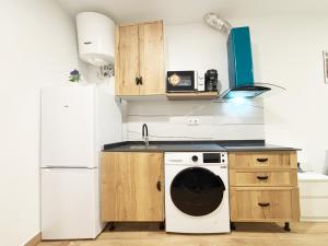 a kitchen with a white refrigerator and a dishwasher at Nuevo, luminoso y céntrico in Madrid +2 photos