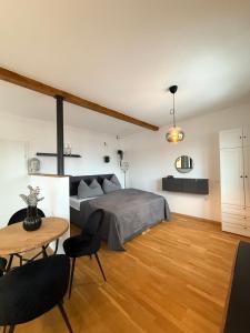 Postel nebo postele na pokoji v ubytování Studio Apartment Mils + 20 fotografií
