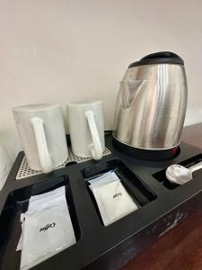 a table with a blender and two cups on it at Studio Two Condominium - Alabang, BLK - Northgate Cyberzone, Filinvest City, Alabang - Netflix-ready Fiber Wi-Fi in Manila +9 photos