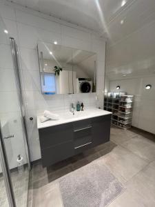 Ένα μπάνιο στο Cozy apartment on the hill +7 φωτογραφίες