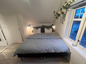 Ένα ή περισσότερα κρεβάτια σε δωμάτιο στο Cozy apartment on the hill