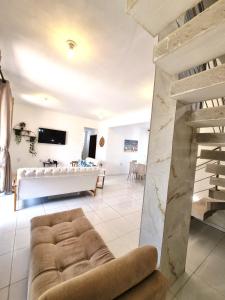 a living room with a couch and a table at Casa próxima às melhores praias de Alagoas in Marechal Deodoro