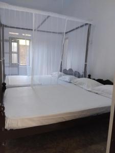 Postel nebo postele na pokoji v ubytování Raja Beach Place + 13 fotografií