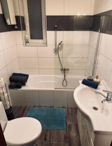 a bathroom with a tub and a sink and a toilet at Sielskie Apartamenty in Sandomierz