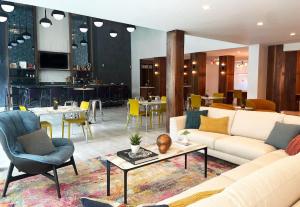Χώρος καθιστικού στο UBP - Montrose Modern Haven 1-bed apt 5-mins from Downtown