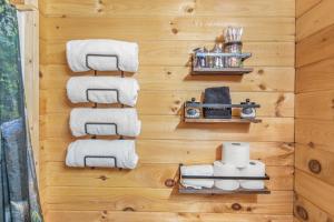 Fotografie z fotogalerie ubytování HotTub, Gym, Theater, PetFriendly, 8min to slopes! v destinaci Mount Jackson