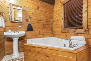 Koupelna v ubytování HotTub, Gym, Theater, PetFriendly, 8min to slopes!