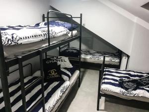 Ένα ή περισσότερα κρεβάτια σε δωμάτιο στο Hostel Płock