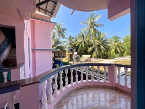 Gallery image of Thomas Ashwem x One Light Stays in Mandrem