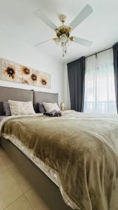 Postel nebo postele na pokoji v ubytování Cosy apartment with sea view en el centro Los Cristianos