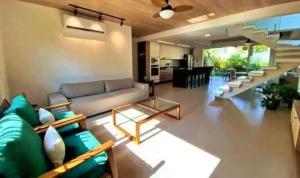 Χώρος καθιστικού στο Triplex Espetacular C/Piscina Priv| 5... · Juquehy | Triplex e piscina a 5 minutos da praia