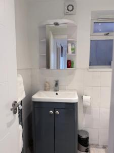 Ένα μπάνιο στο Cosy Guest Suite, West London +11 φωτογραφίες