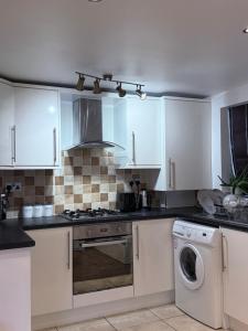 Η κουζίνα ή μικρή κουζίνα στο Cosy Guest Suite, West London