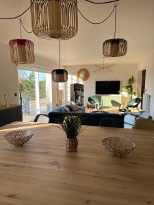 Posezení v ubytování Maison de caractère rénové pour 15 personnes + 26 fotografií