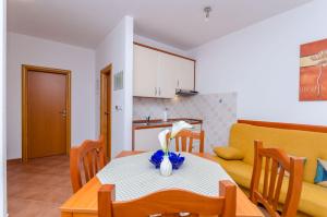 Kuchyň nebo kuchyňský kout v ubytování Apartments Palm tree