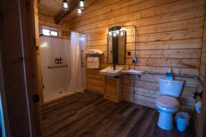 Ein Badezimmer in der Unterkunft Muddy Creek Mining Company