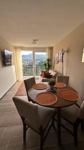 a living room with a table and a couch at Apartamento Adrano, Cerca de La Antigua Guatemala in Guatemala