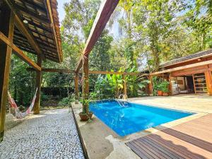 a swimming pool in the backyard of a house at Rua Borba Gato Nº 115 · Casa da Mata - An Experience Amidst Nature in São Sebastião