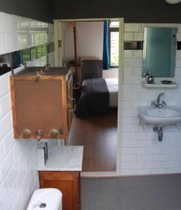 Et badeværelse på Apartement with terras in Amsterdam Noord