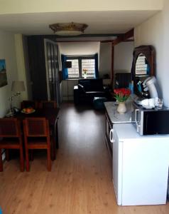 Køkken eller tekøkken på Apartement with terras in Amsterdam Noord + 10 billeder