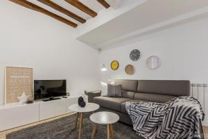a living room with a couch and a tv at Center Pamplona Apartment UAT00537 in Pamplona