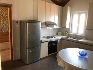 Kuchyň nebo kuchyňský kout v ubytování Apartments Leut