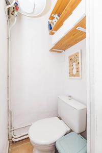 a bathroom with a white toilet in a room at L'Écrin - Studio Calme - Proche Bois de Vincennes & Métro in Vincennes